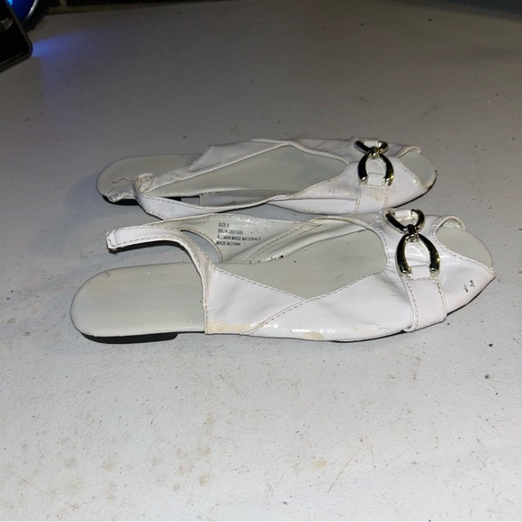 Elegant White Slingback Sandals - Picture 1 of 3